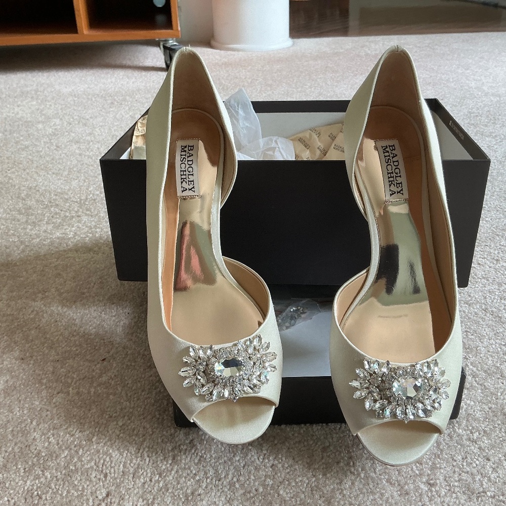 Badgely Mischka Ivory Jeweled Kitten Heels, 8.5 wide